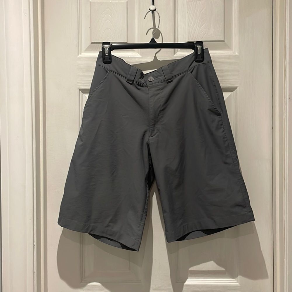 Under Armour heatgear shorts SZ 30